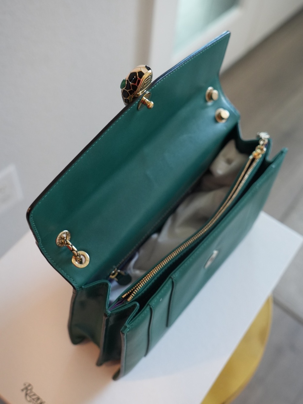 BVLGARI SERPENTI FOREVER Medium Calfskin Green - Picture 10 of 16